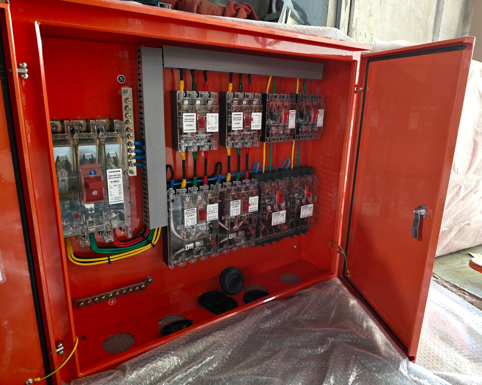 世界的なインフラストラクチャが過熱する中、建設現場の配電基準はどのように対応できるのでしょうか? Ouyue Electricは、高保護ステンレス製屋外用左右両開きボックスを発売しました